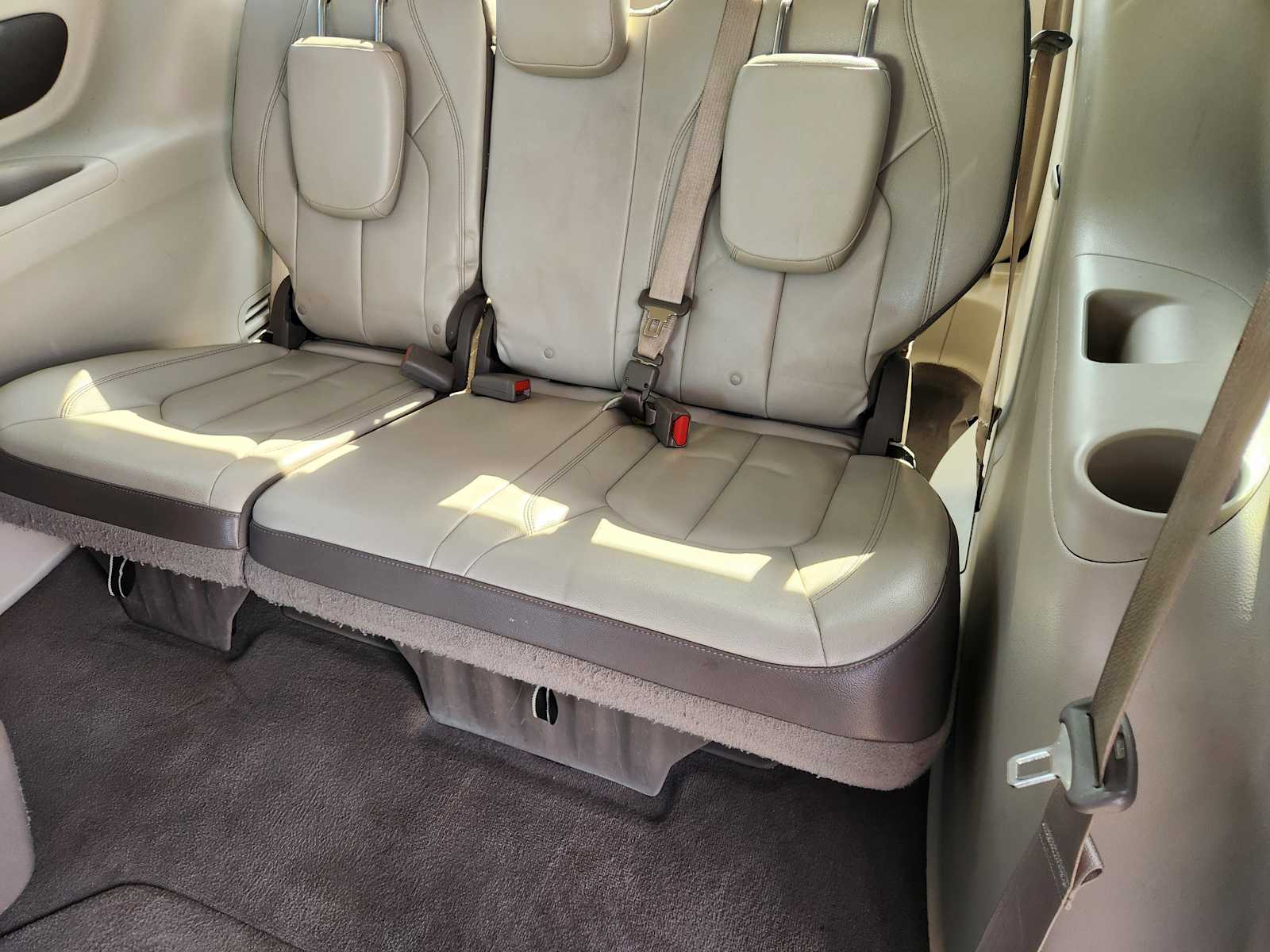 Thumbnail: 2017 Chrysler Pacifica - 30