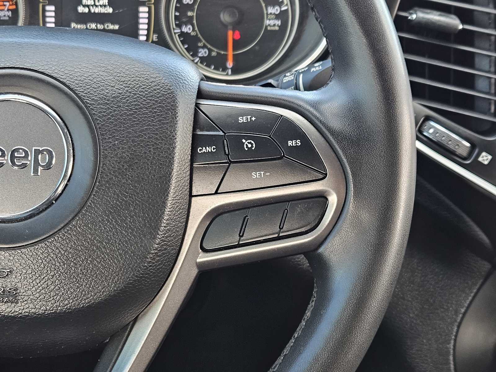 Thumbnail: 2020 Jeep Cherokee - 28