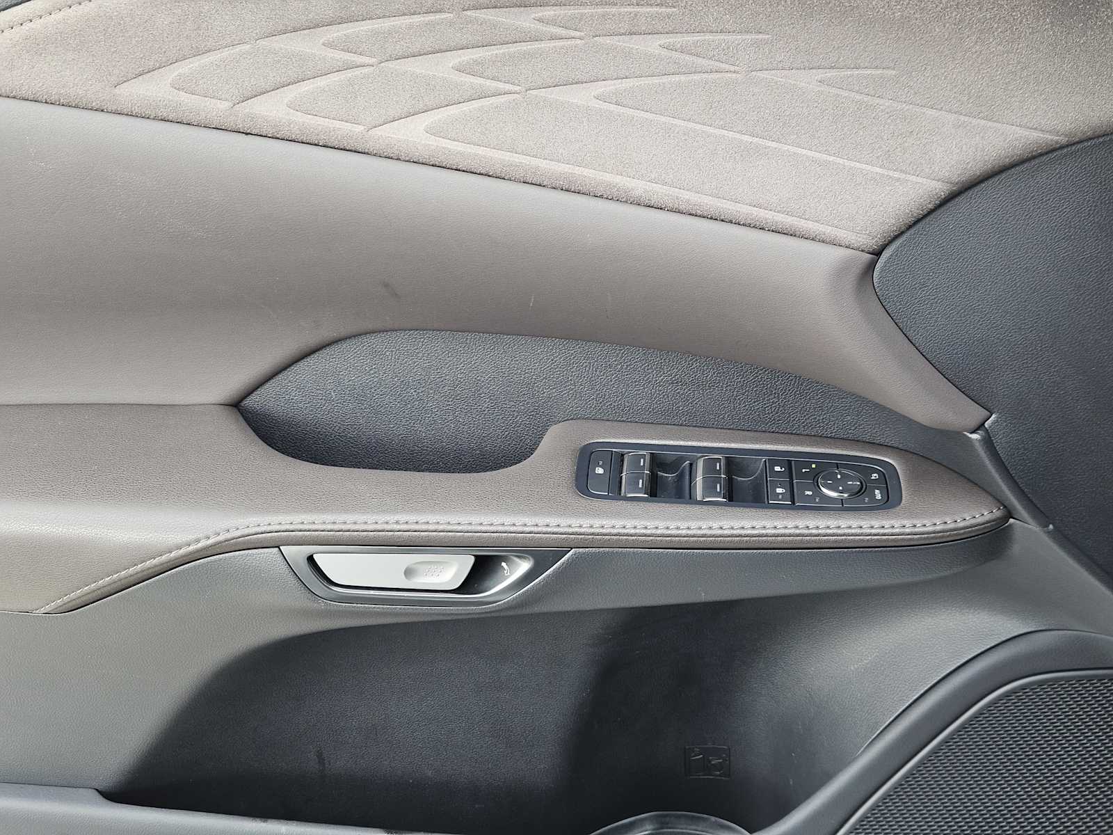 Thumbnail: 2023 Lexus RX - 22