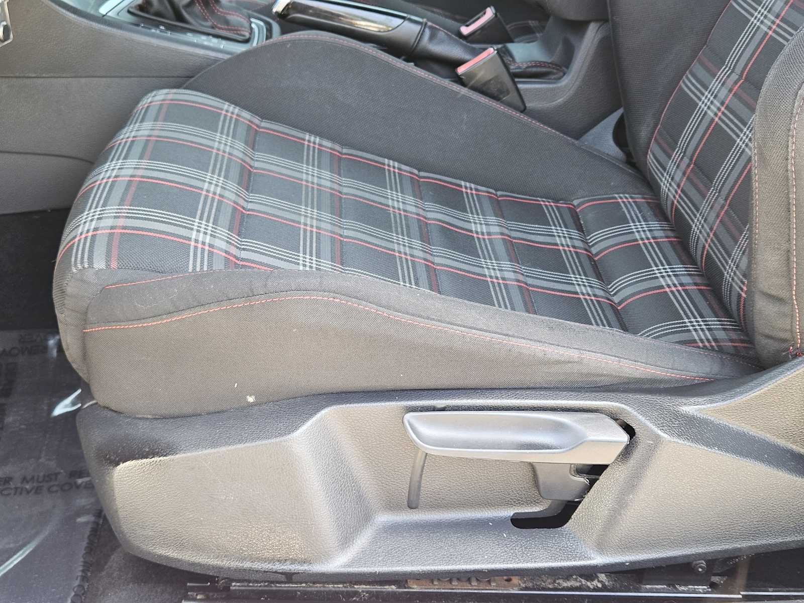 Thumbnail: 2015 Volkswagen Golf - 22