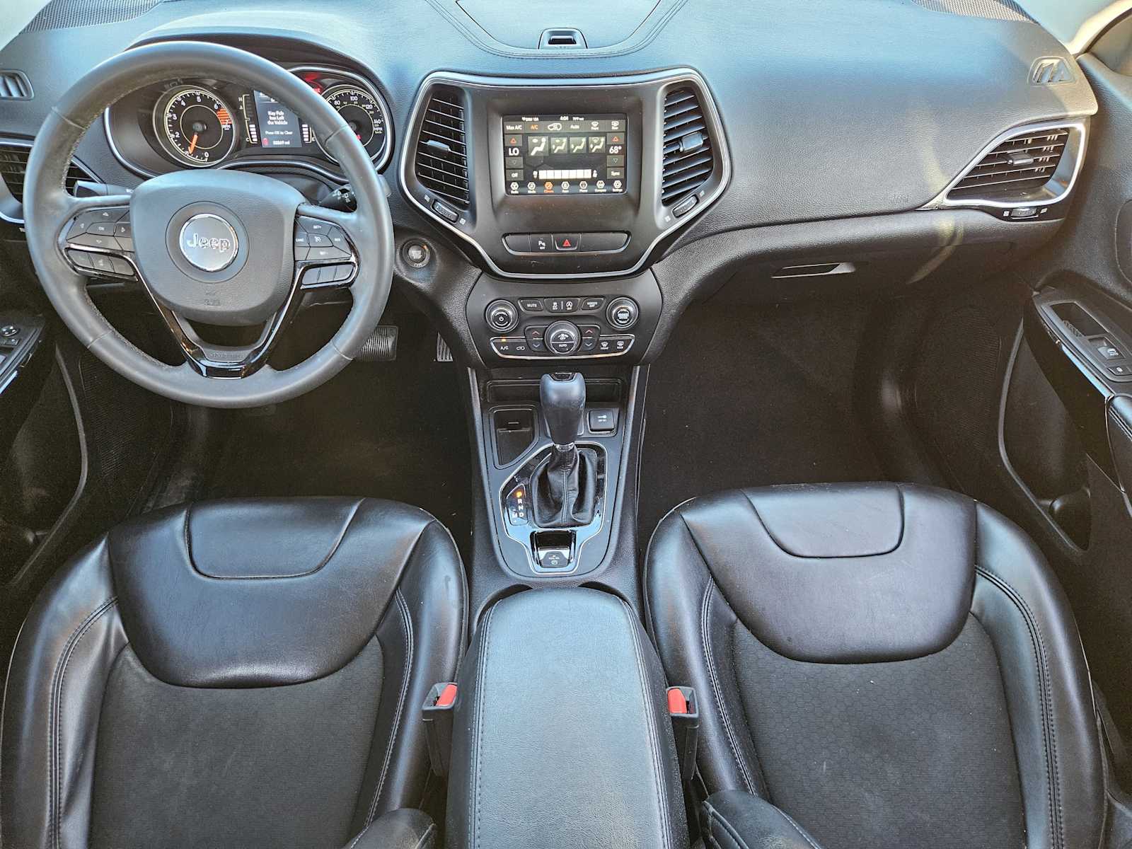 Thumbnail: 2020 Jeep Cherokee - 23