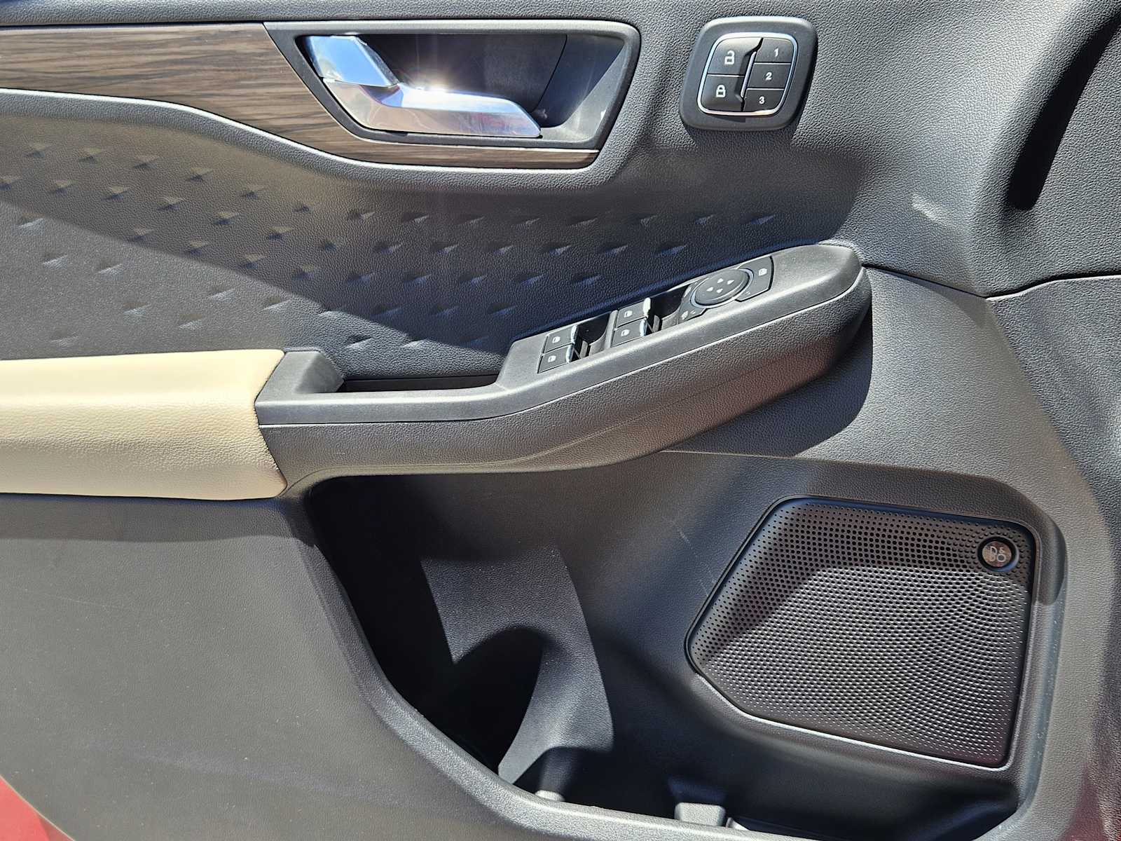 Thumbnail: 2020 Ford Escape - 23
