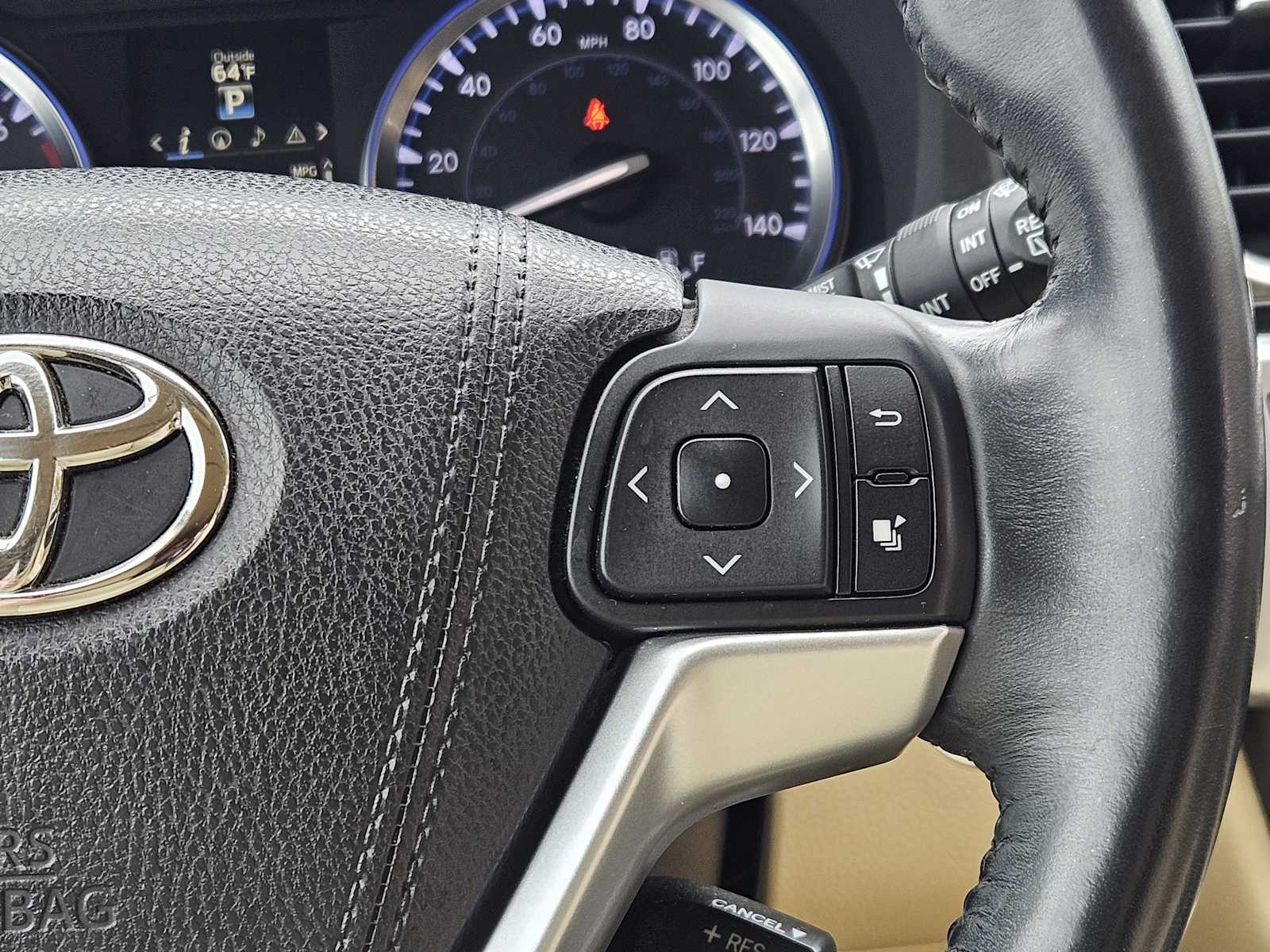 Thumbnail: 2015 Toyota Highlander - 28