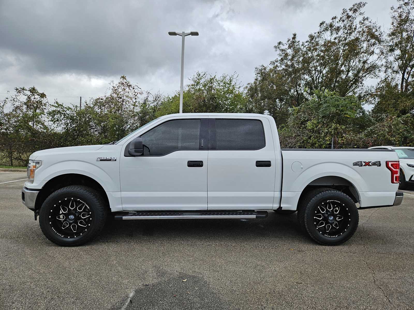 2019 Ford F-150 XLT photo 2