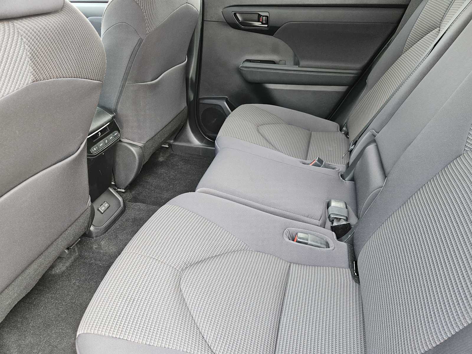 Thumbnail: 2023 Toyota Highlander - 29