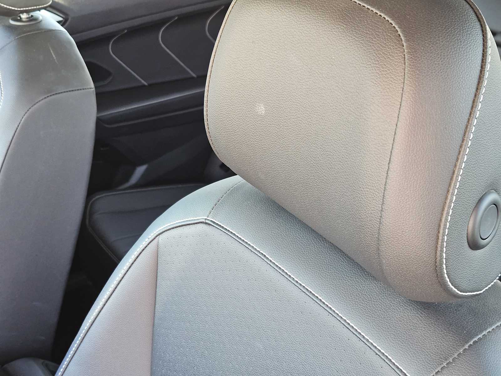 Thumbnail: 2022 Volkswagen Tiguan - 15