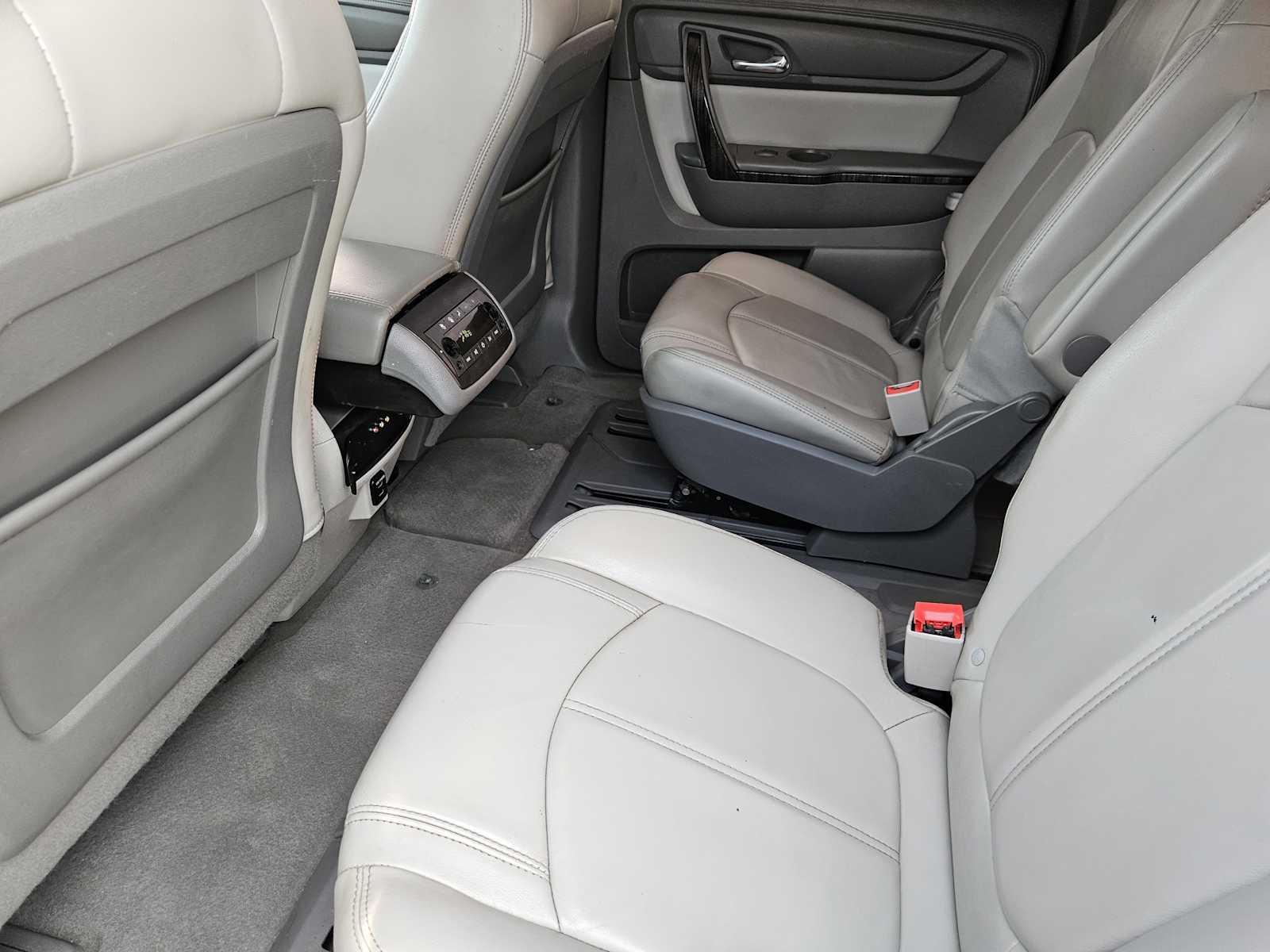 Thumbnail: 2015 GMC Acadia - 26