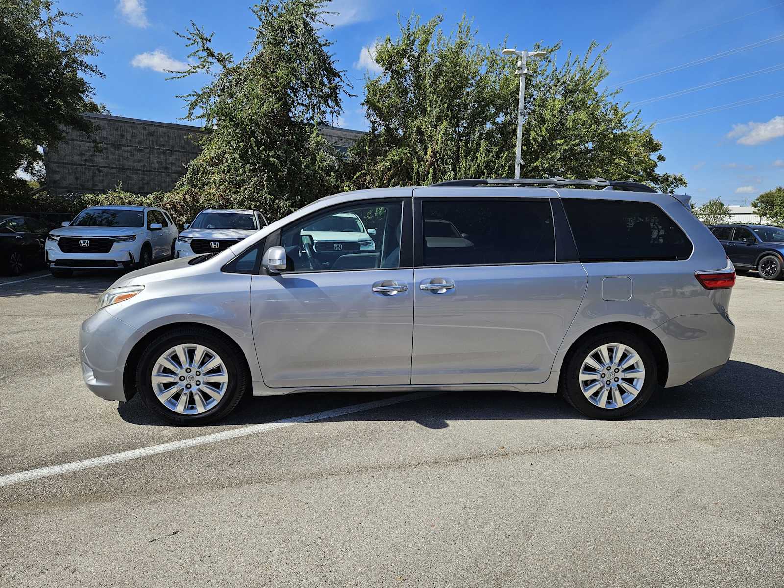 2015 Toyota Sienna Limited photo 2