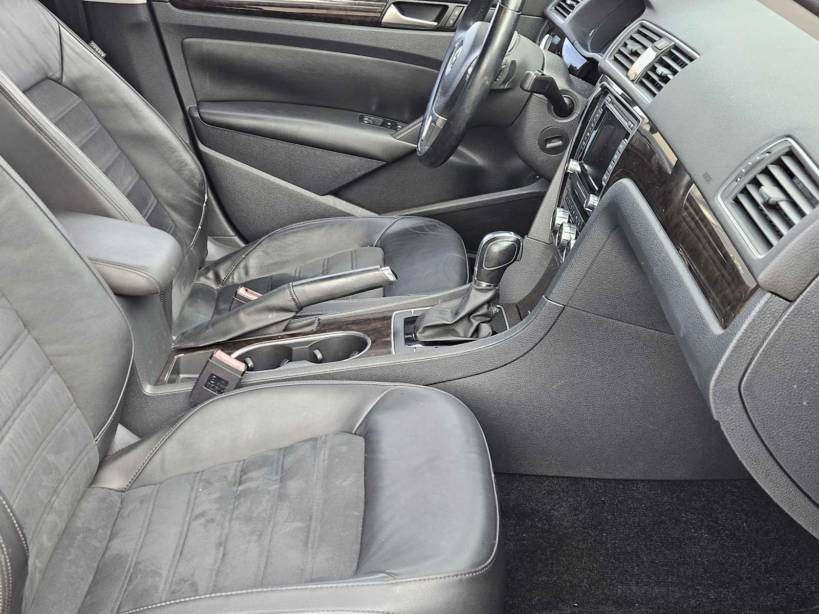 Thumbnail: 2014 Volkswagen Passat - 15