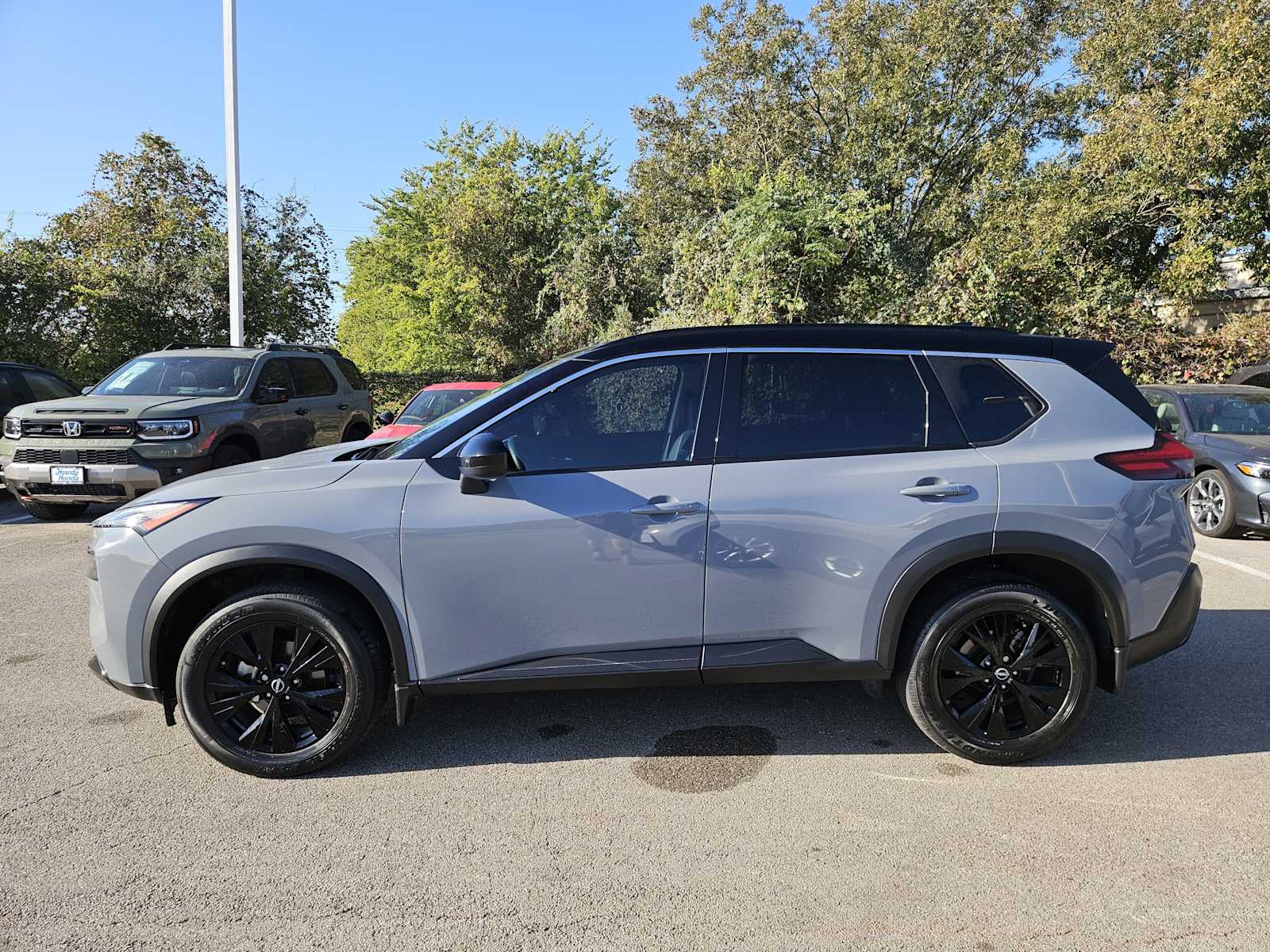2023 Nissan Rogue SV photo 4