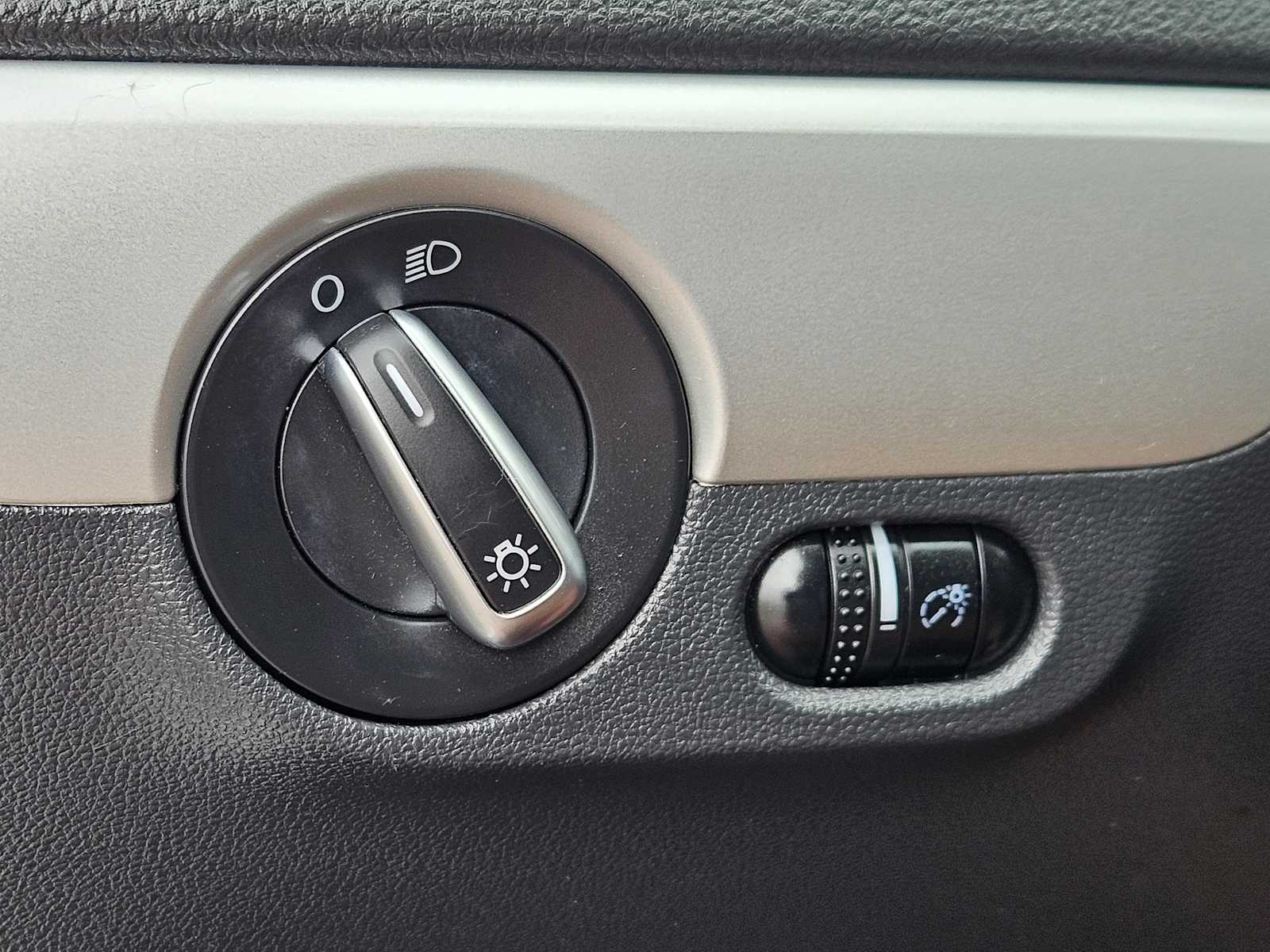 Thumbnail: 2014 Volkswagen Jetta - 19