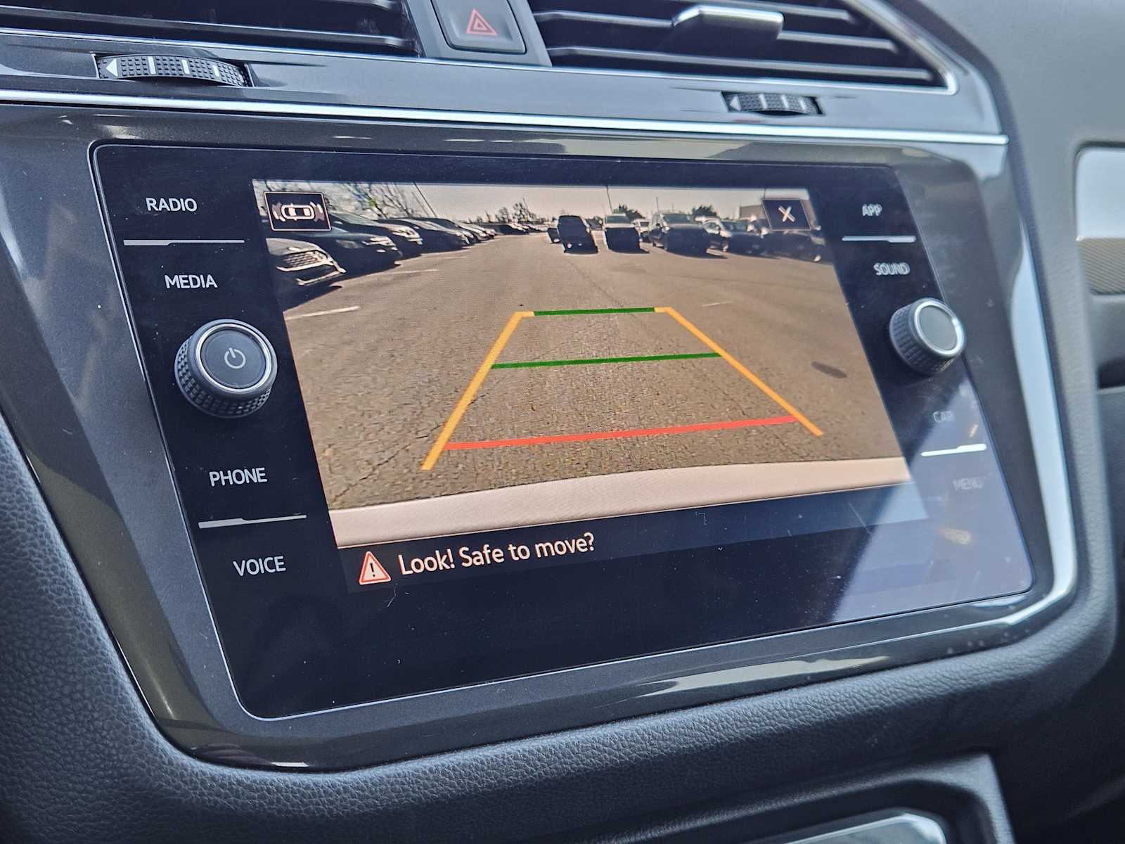 Thumbnail: 2023 Volkswagen Tiguan - 18