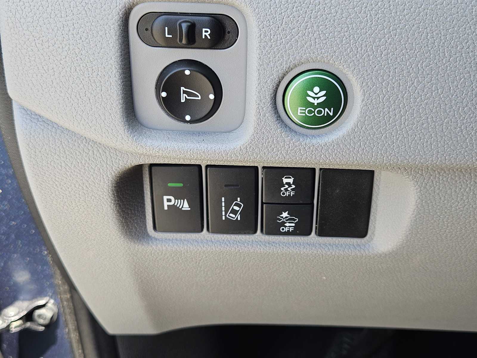 Thumbnail: 2016 Honda Pilot - 22