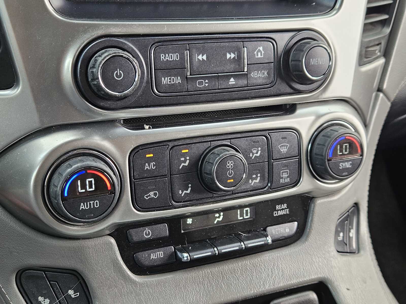 Thumbnail: 2016 Chevrolet Tahoe - 18