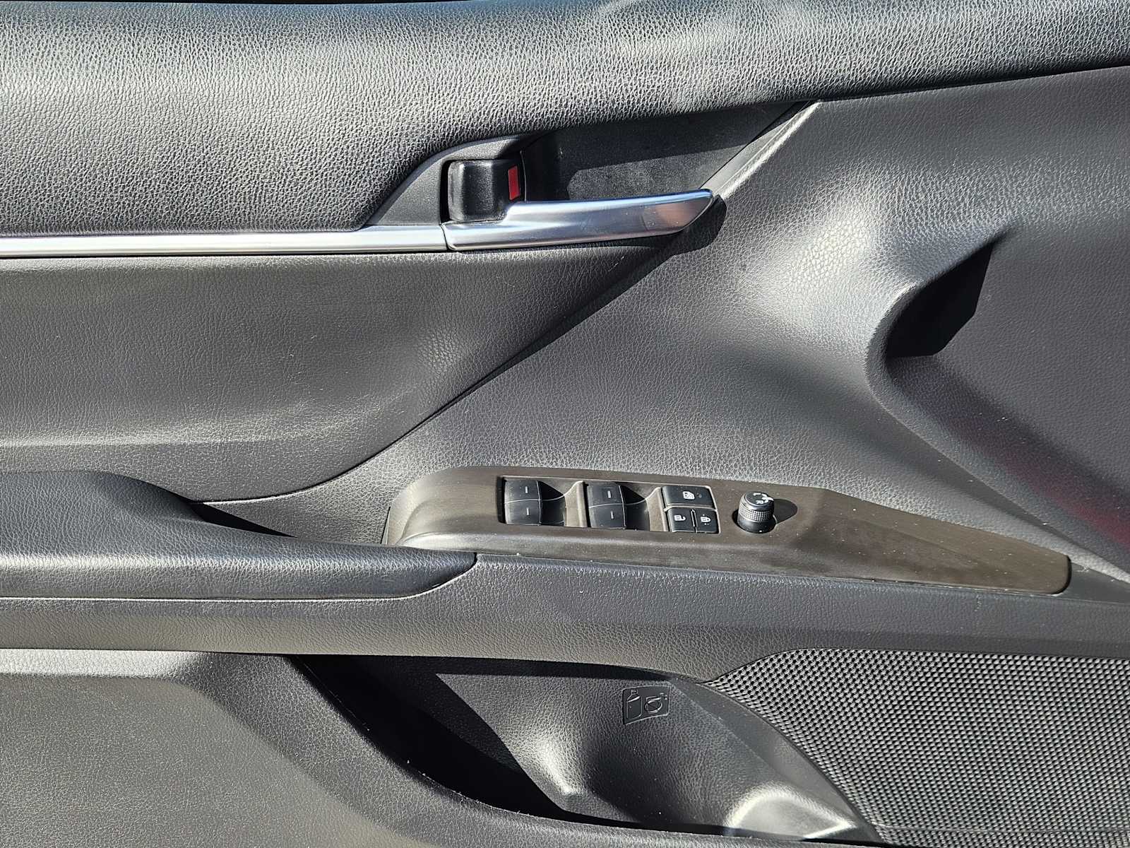 Thumbnail: 2022 Toyota Camry - 23