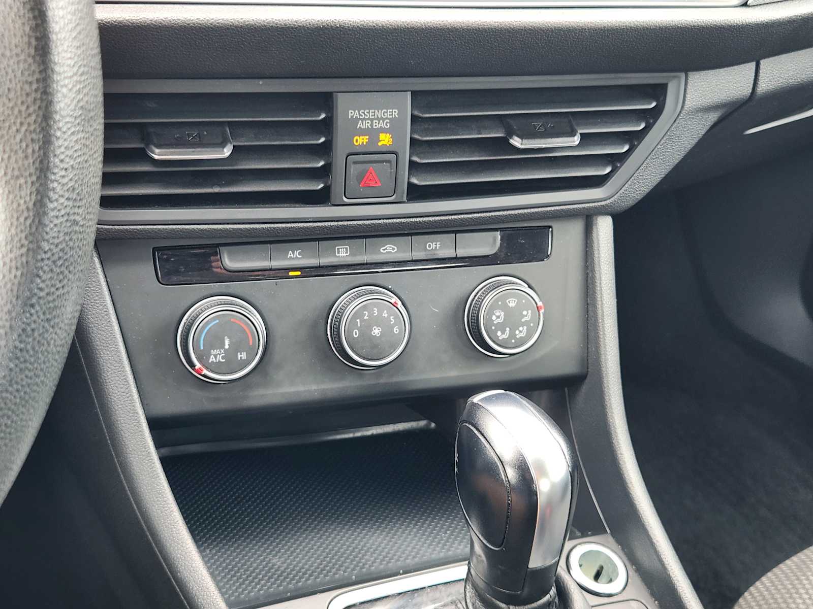 Thumbnail: 2019 Volkswagen Jetta - 19