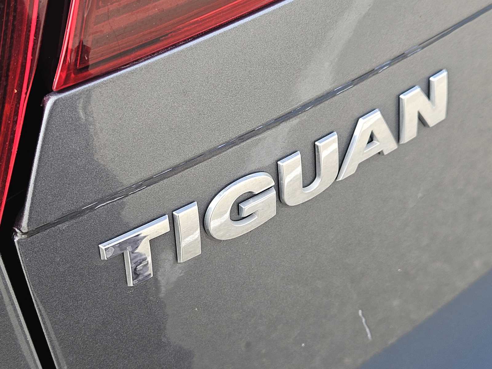 Thumbnail: 2018 Volkswagen Tiguan - 12