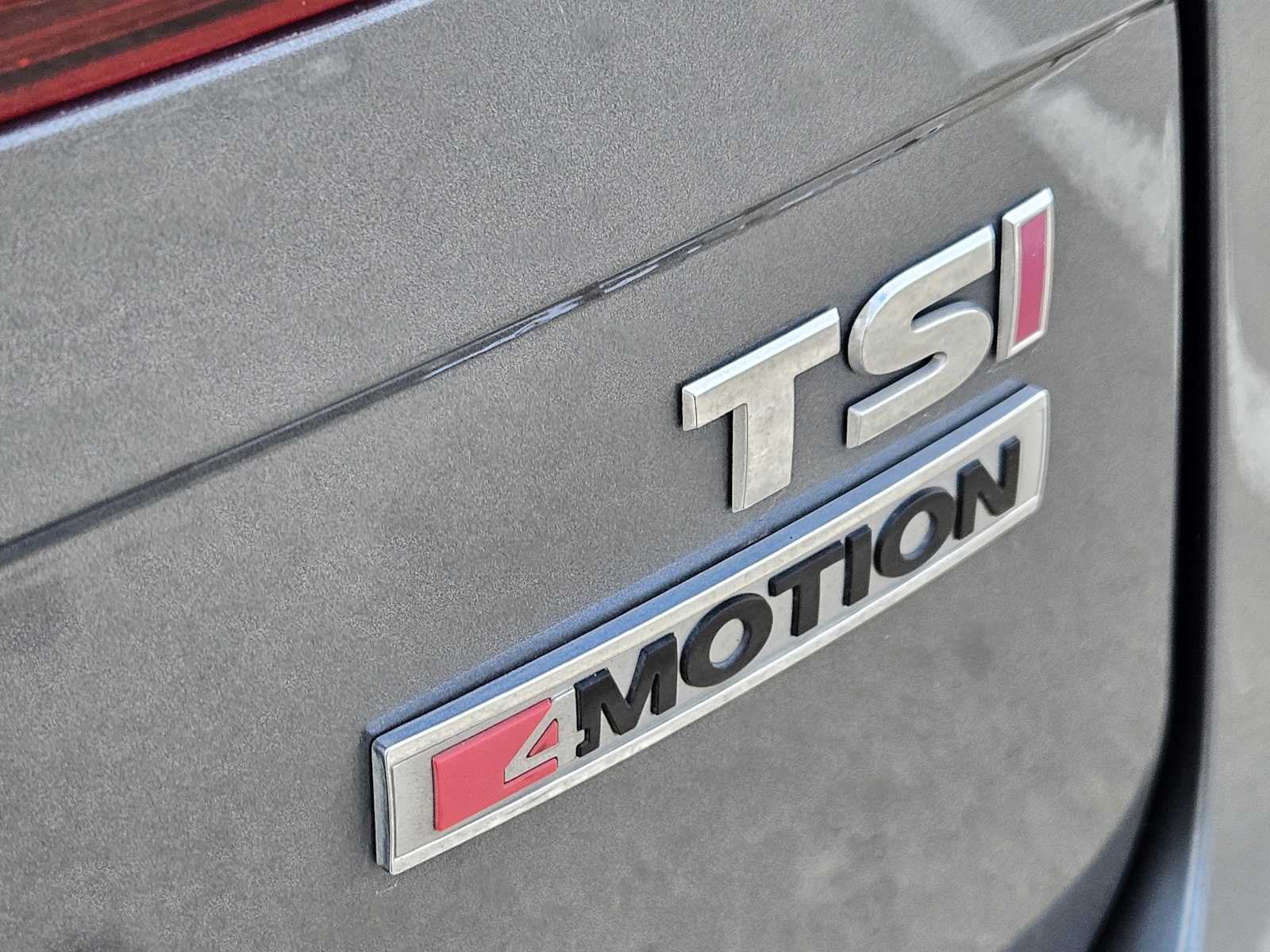 Thumbnail: 2018 Volkswagen Tiguan - 11