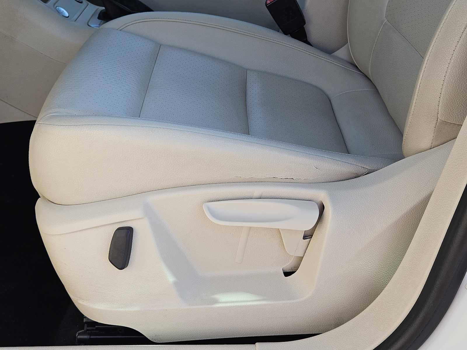 Thumbnail: 2014 Volkswagen Tiguan - 24