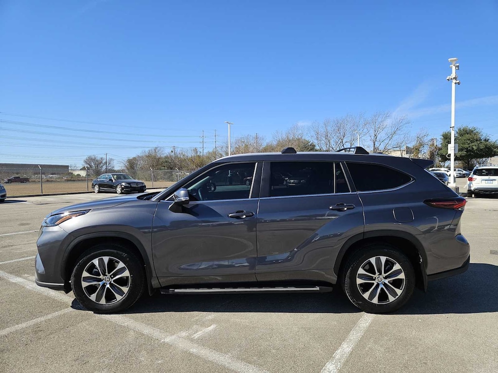 Used 2024 Toyota Highlander Hybrid XLE SUV