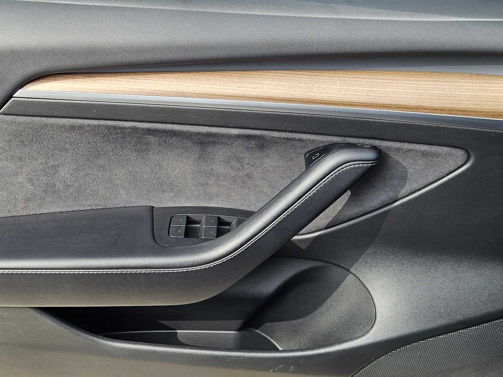 Thumbnail: 2022 Tesla Model 3 - 21