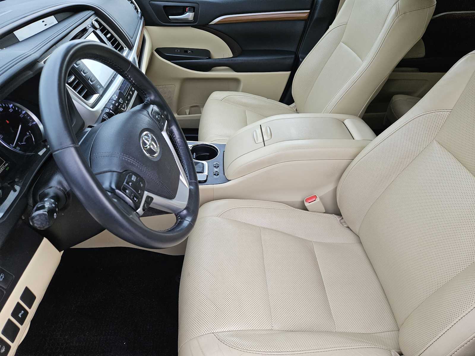 Thumbnail: 2017 Toyota Highlander - 13