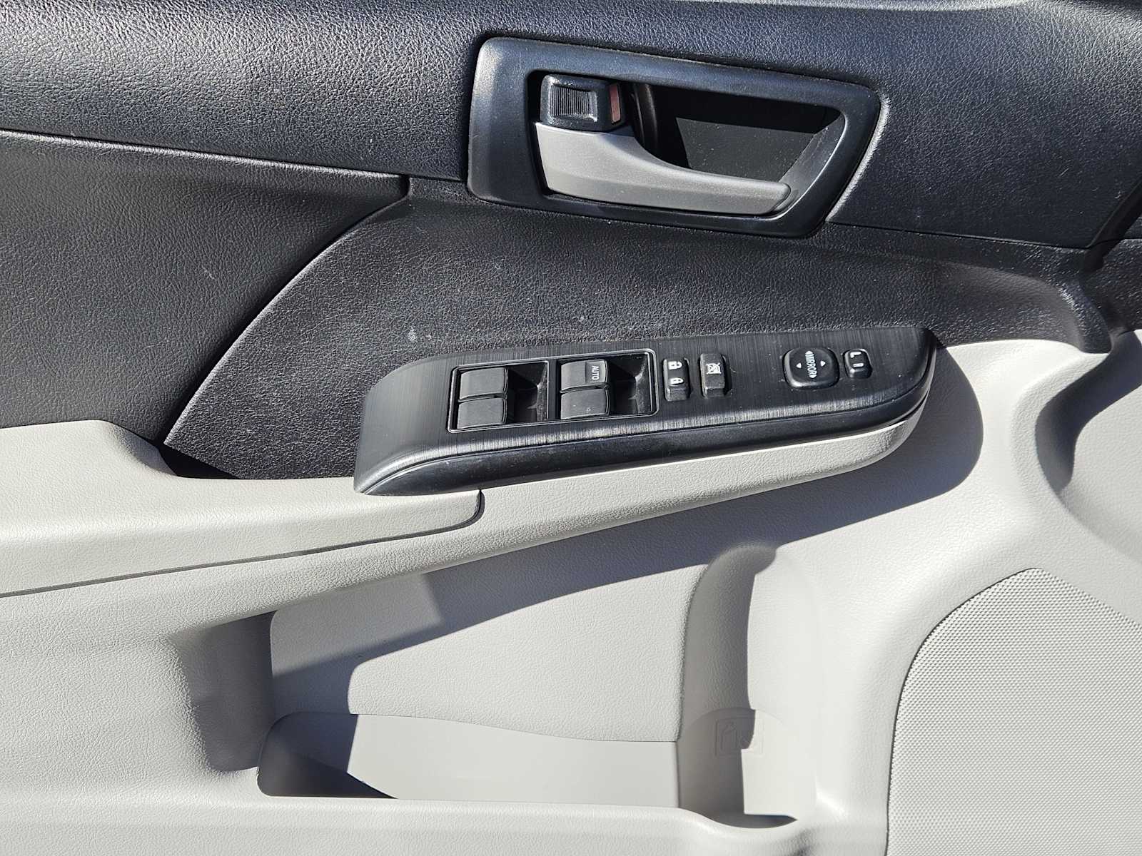 Thumbnail: 2014 Toyota Camry - 21