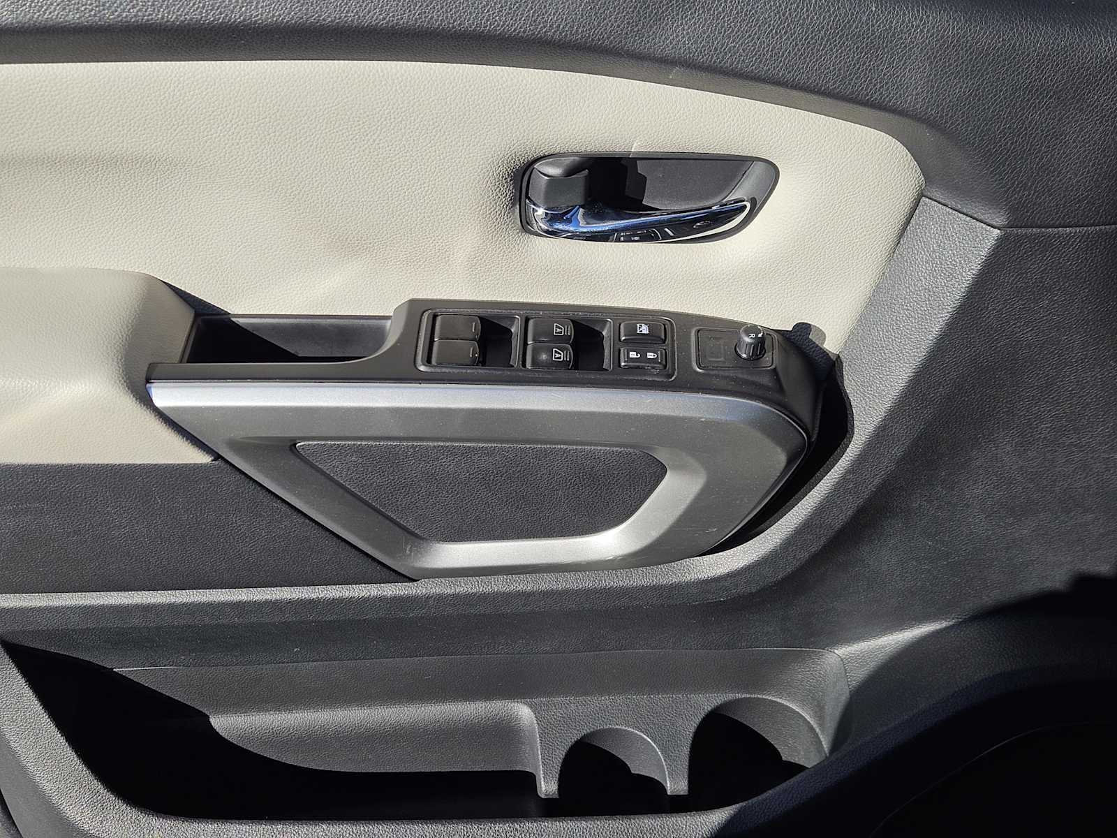 Thumbnail: 2022 Nissan Titan - 21