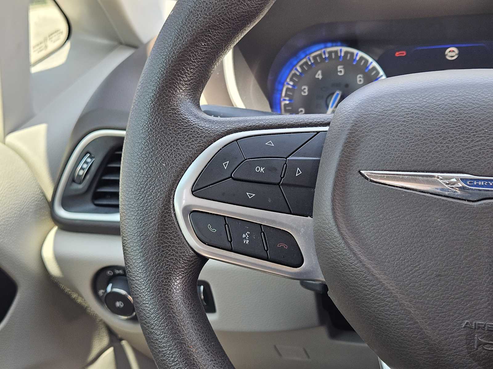 Thumbnail: 2020 Chrysler Pacifica - 25