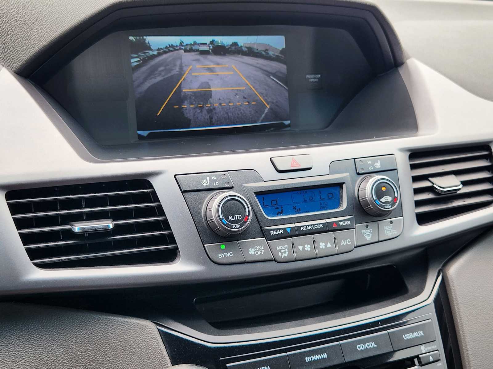 Thumbnail: 2011 Honda Odyssey - 18
