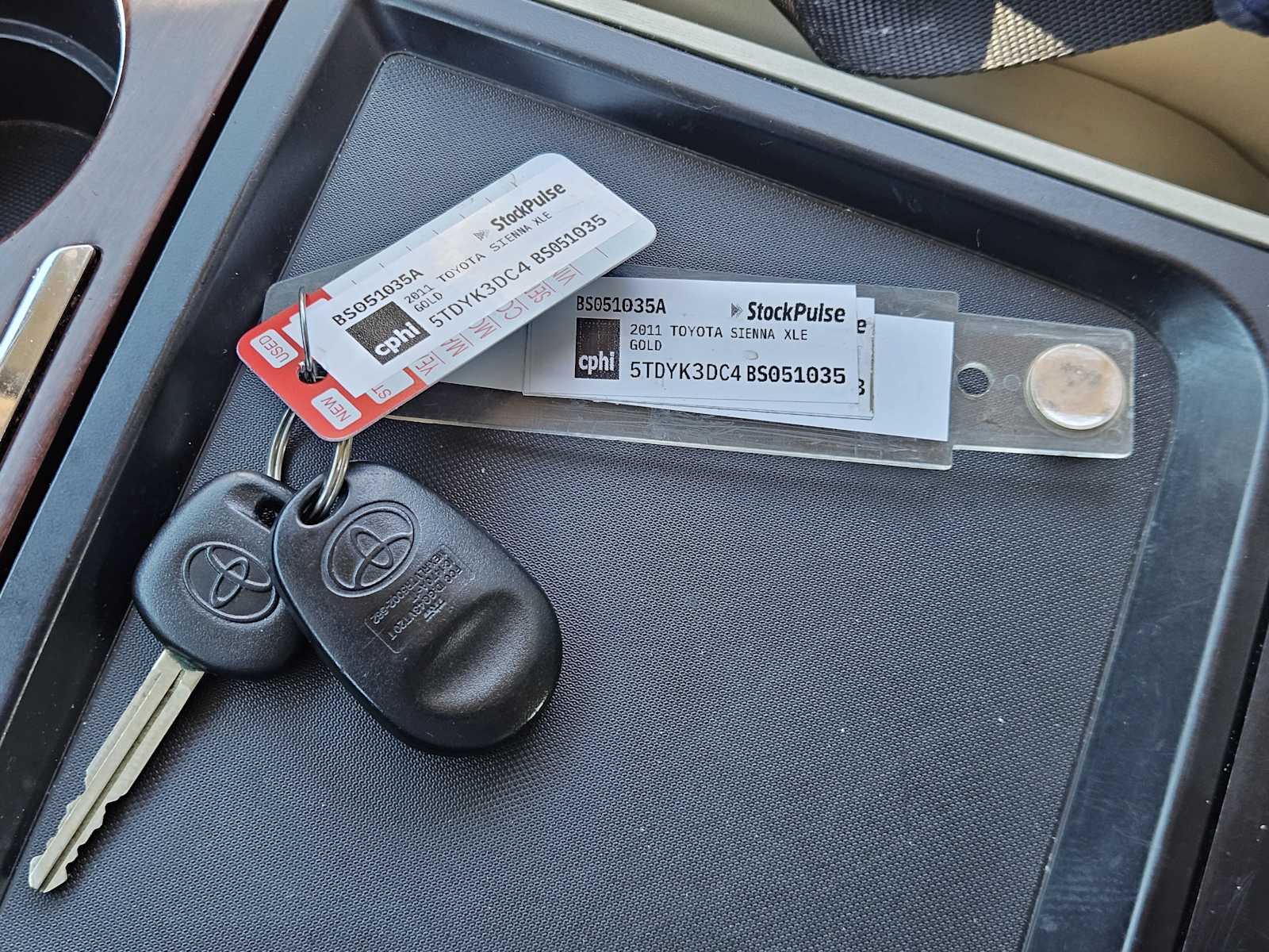 Thumbnail: 2011 Toyota Sienna - 34