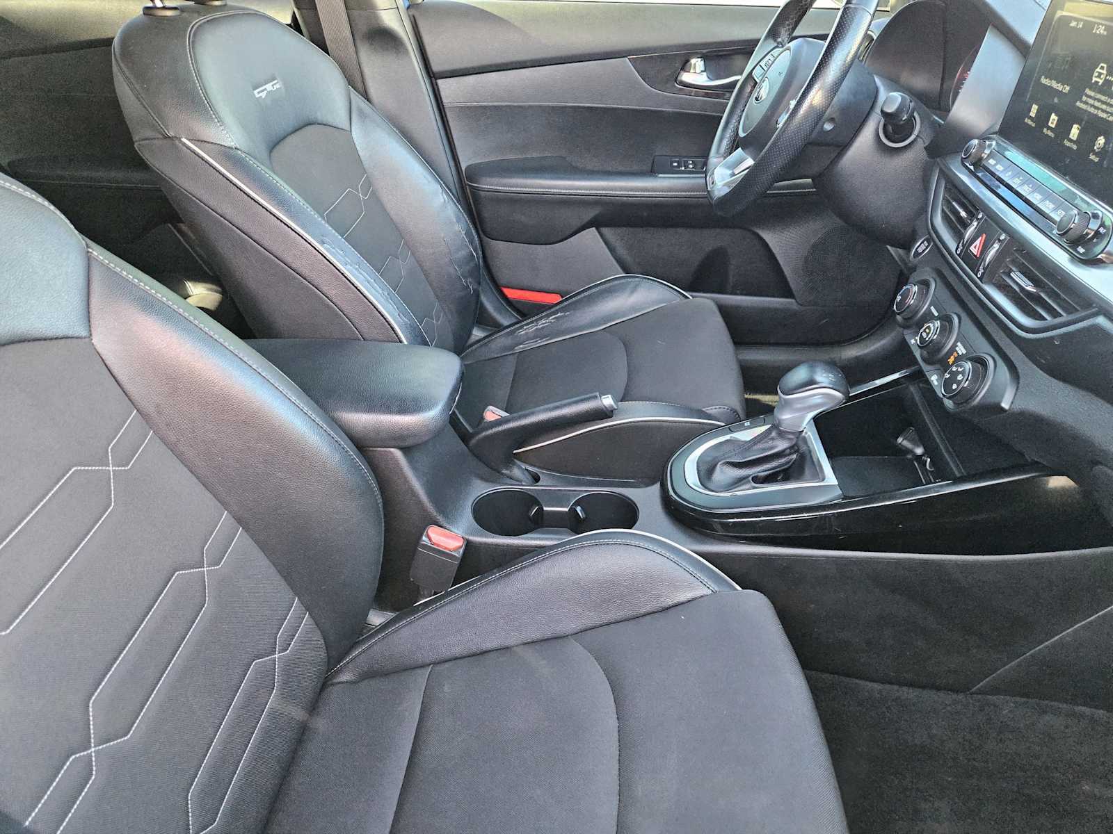 Thumbnail: 2021 Kia Forte - 14