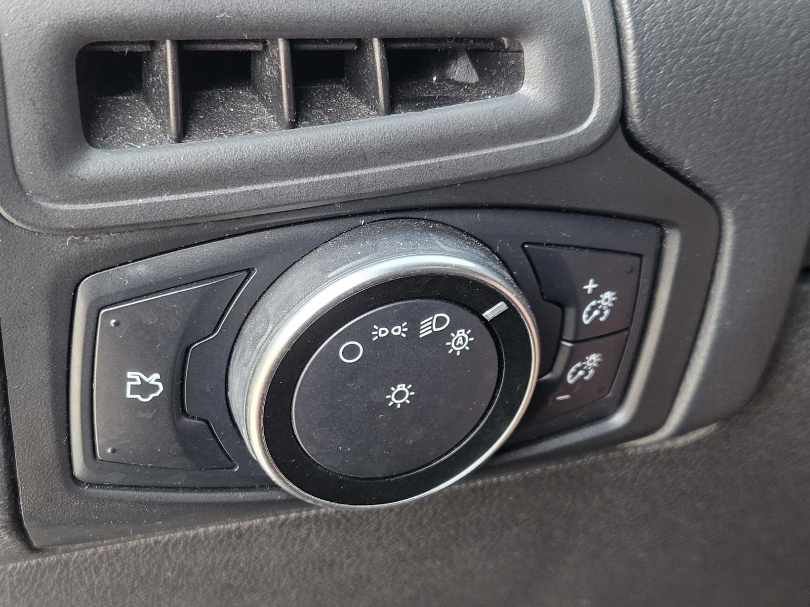 Thumbnail: 2016 Ford Focus - 21