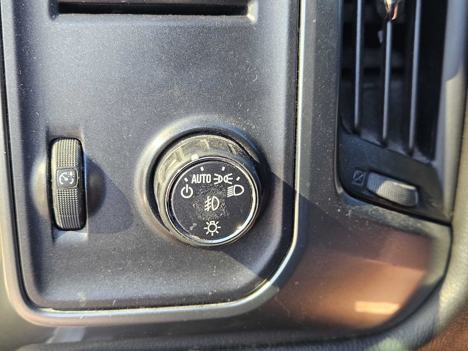 Thumbnail: 2016 Chevrolet Silverado 1500 - 21