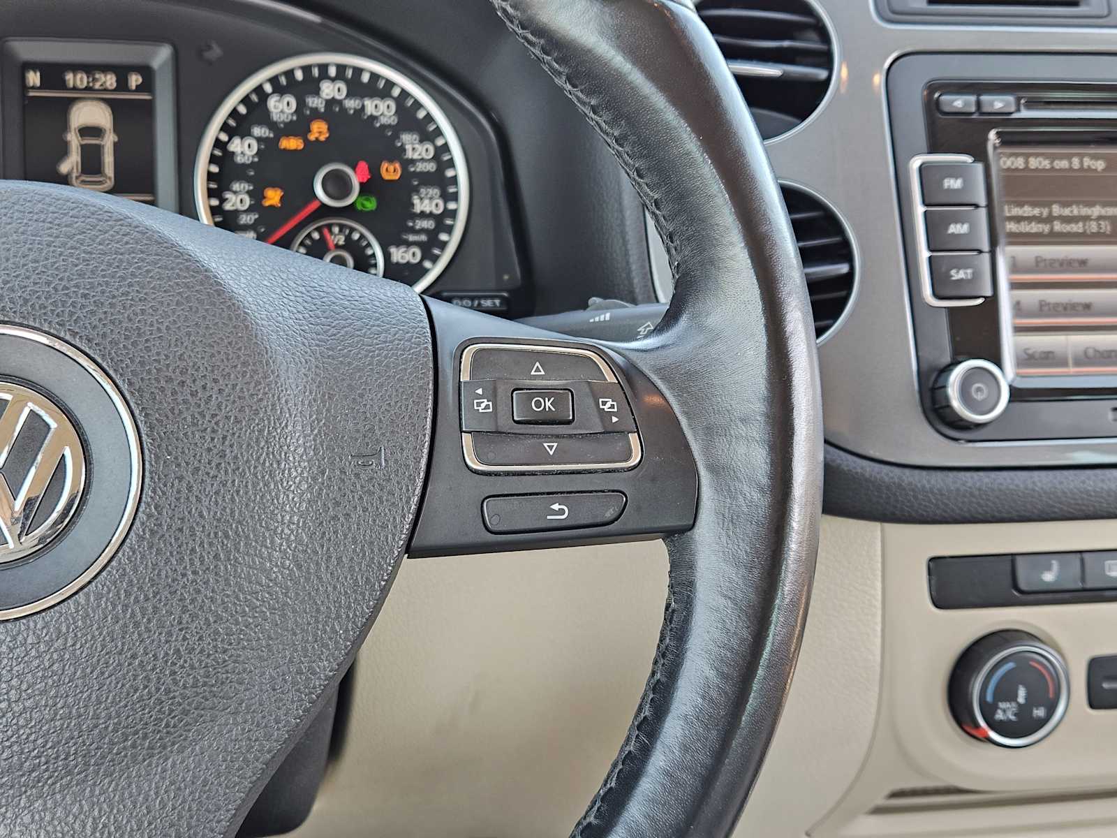 Thumbnail: 2014 Volkswagen Tiguan - 28