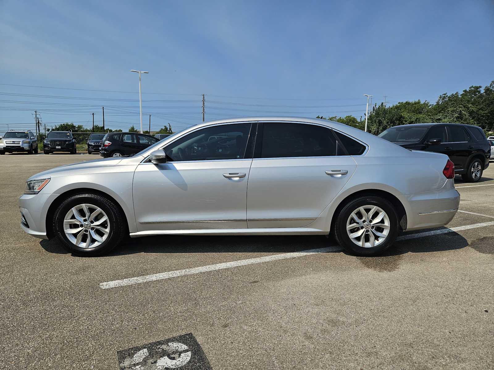 Thumbnail: 2016 Volkswagen Passat - 4