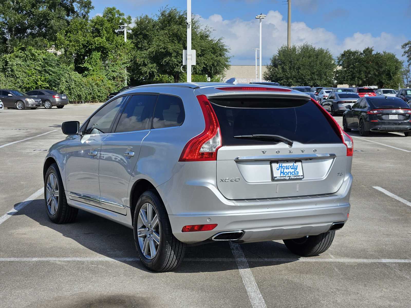 Thumbnail: 2017 Volvo XC60 - 6