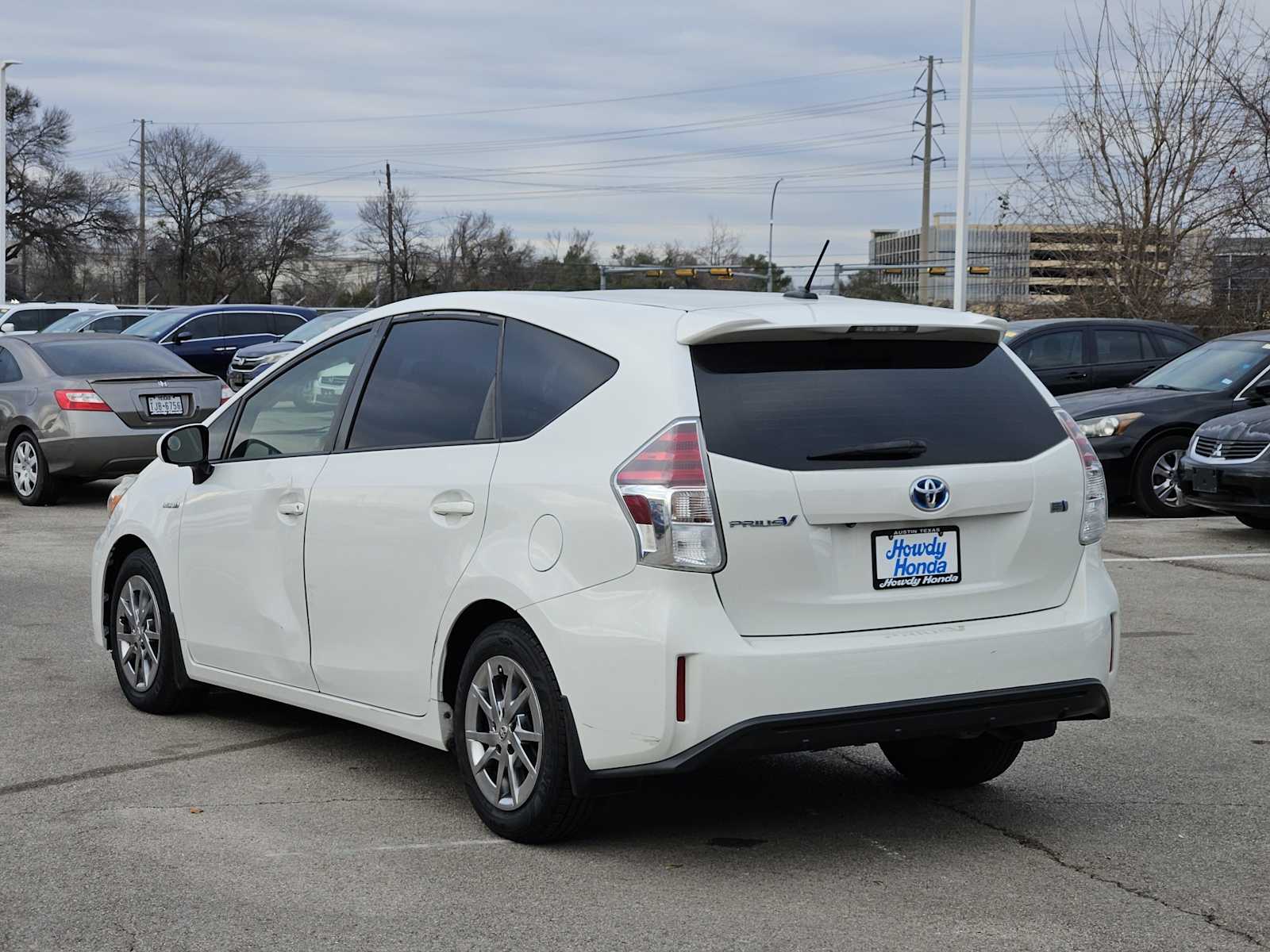 Thumbnail: 2015 Toyota Prius v - 4