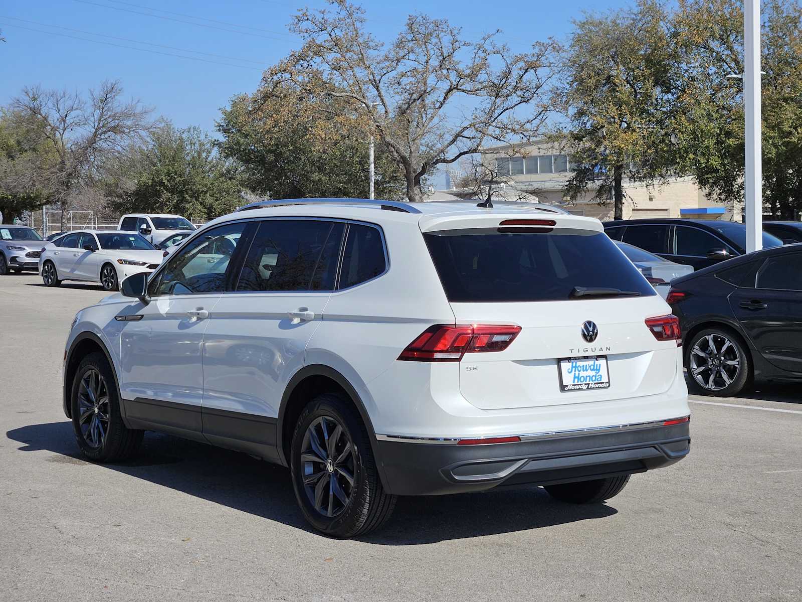 Thumbnail: 2023 Volkswagen Tiguan - 5