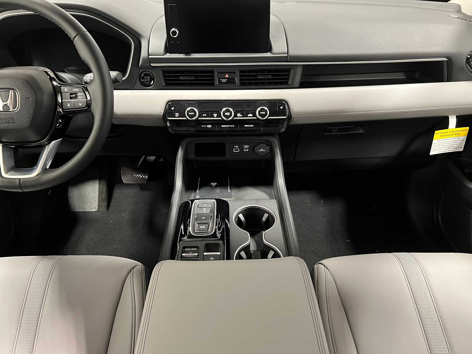 2025 Honda Pilot Touring 16