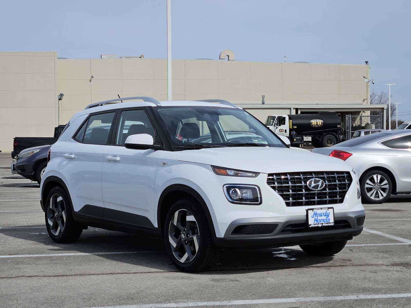 Thumbnail: 2023 Hyundai Venue - 3