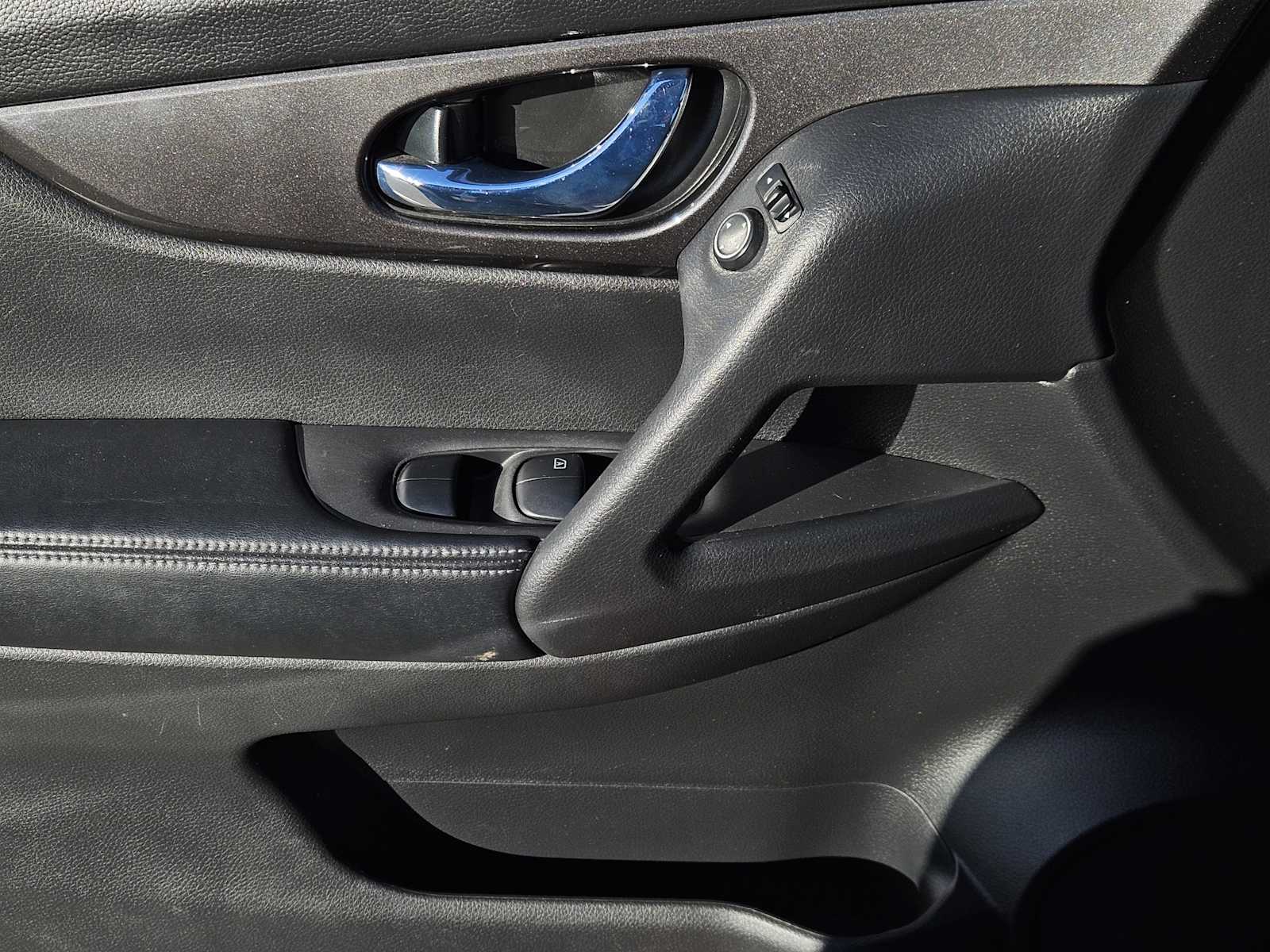 Thumbnail: 2019 Nissan Rogue - 23