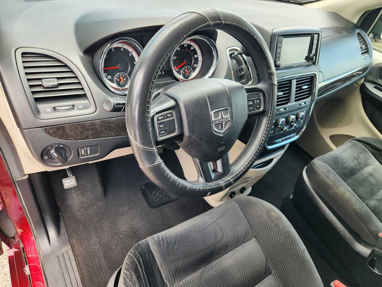 Thumbnail: 2019 Dodge Grand Caravan - 2