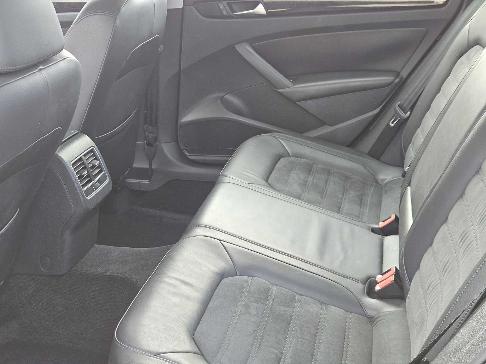 Thumbnail: 2014 Volkswagen Passat - 30