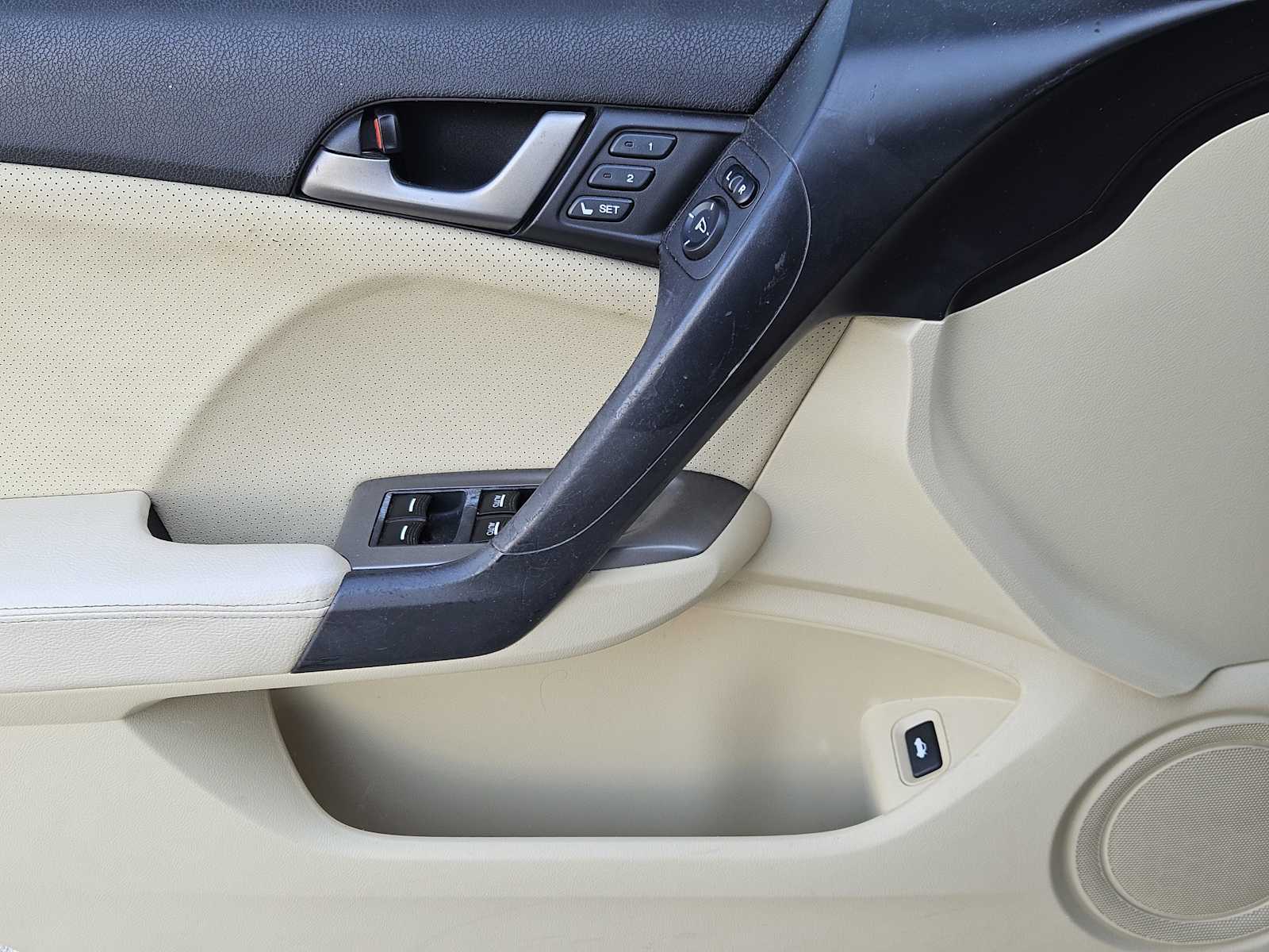 Thumbnail: 2010 Acura TSX - 21