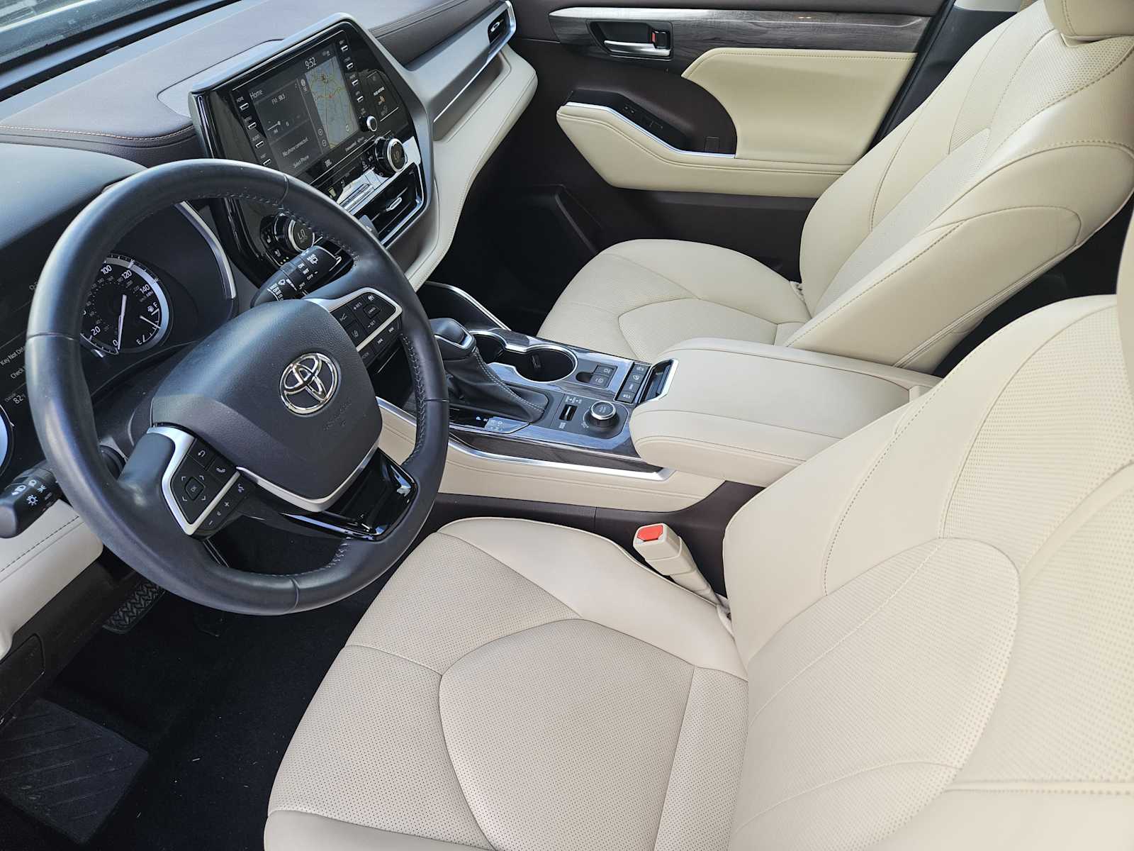 Thumbnail: 2022 Toyota Highlander - 12