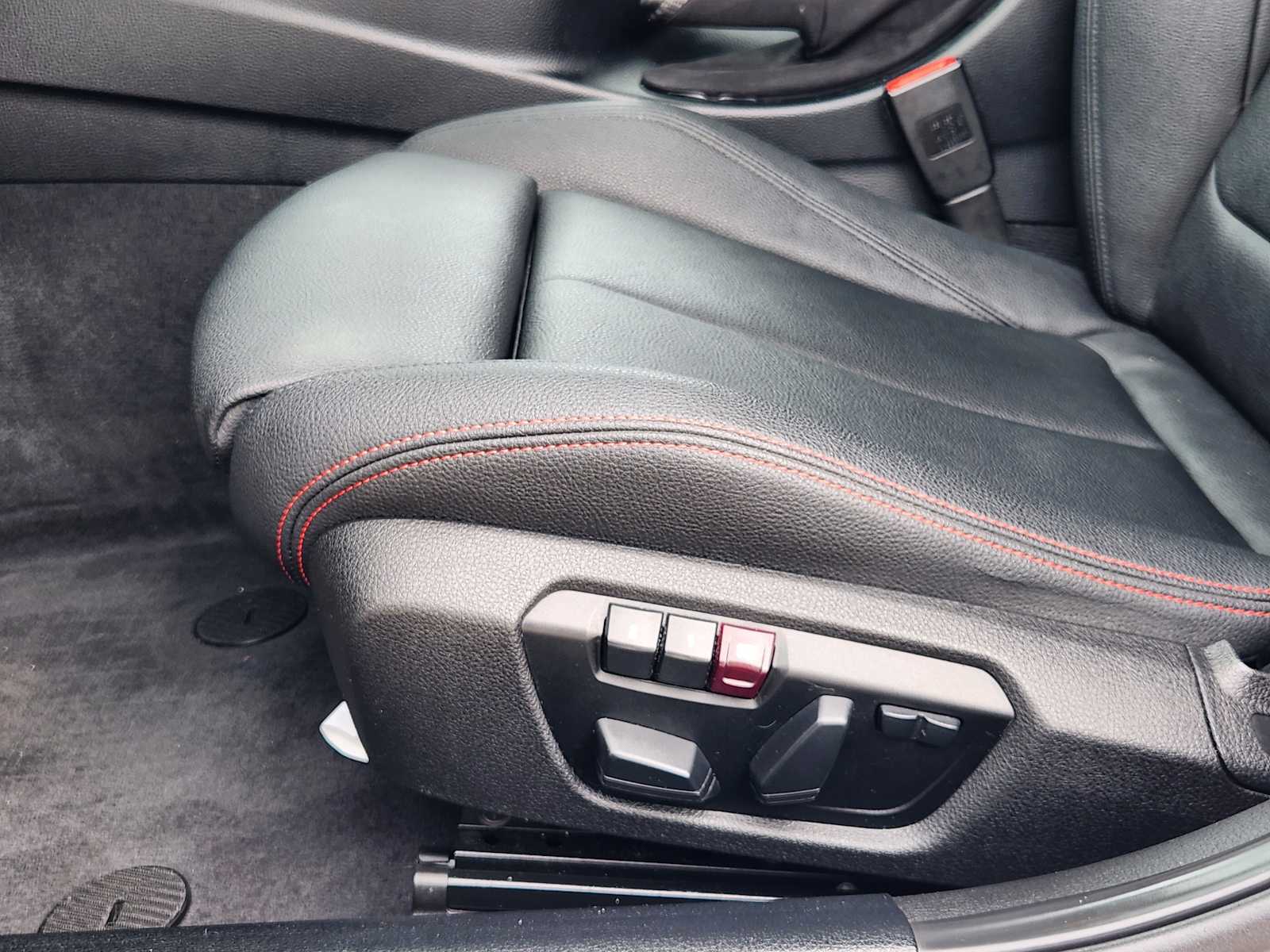 Thumbnail: 2015 BMW 3 Series - 24