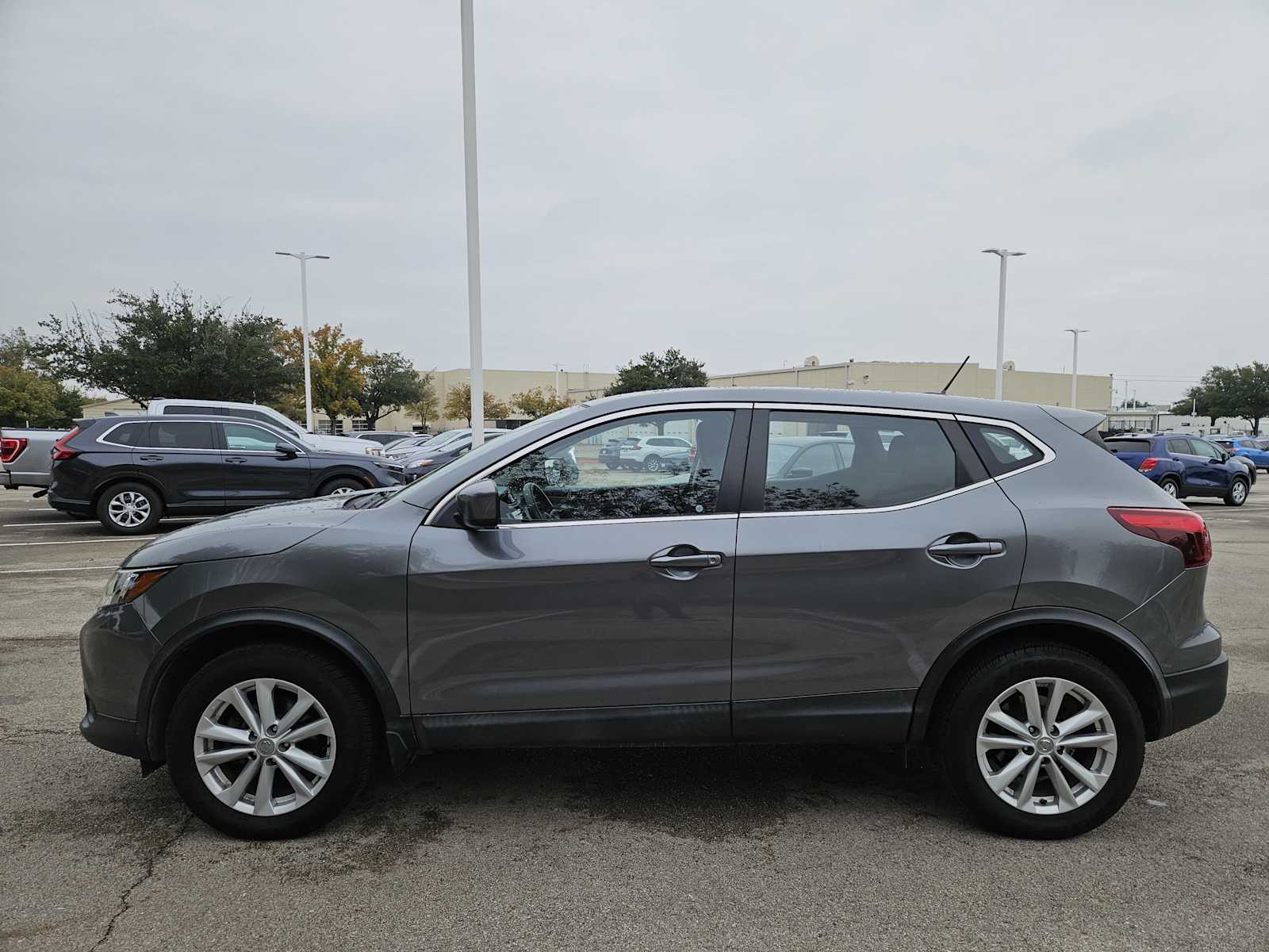 Thumbnail: 2018 Nissan Rogue Sport - 4