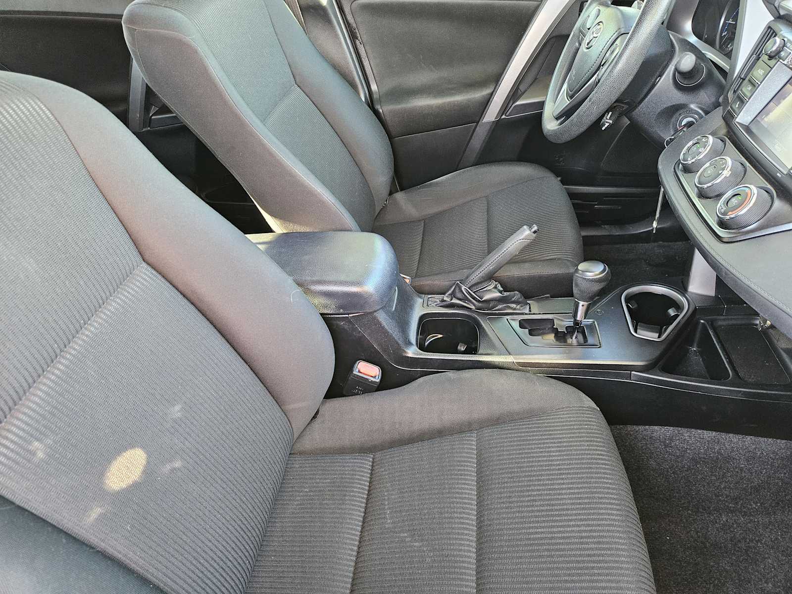 Thumbnail: 2017 Toyota RAV4 - 14