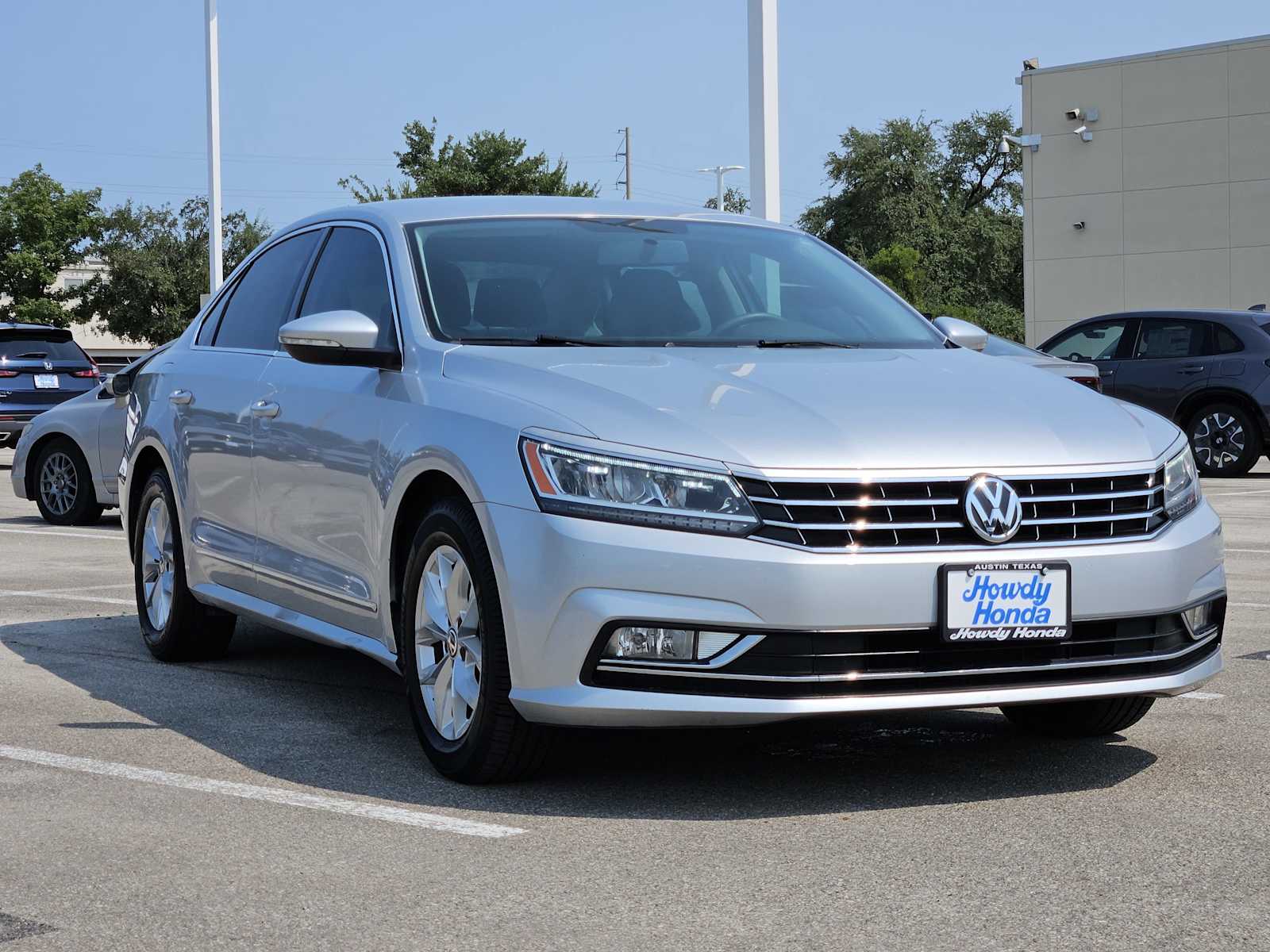 Thumbnail: 2016 Volkswagen Passat - 3